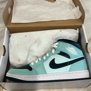 Nike Women Air Jordan 1 Mid